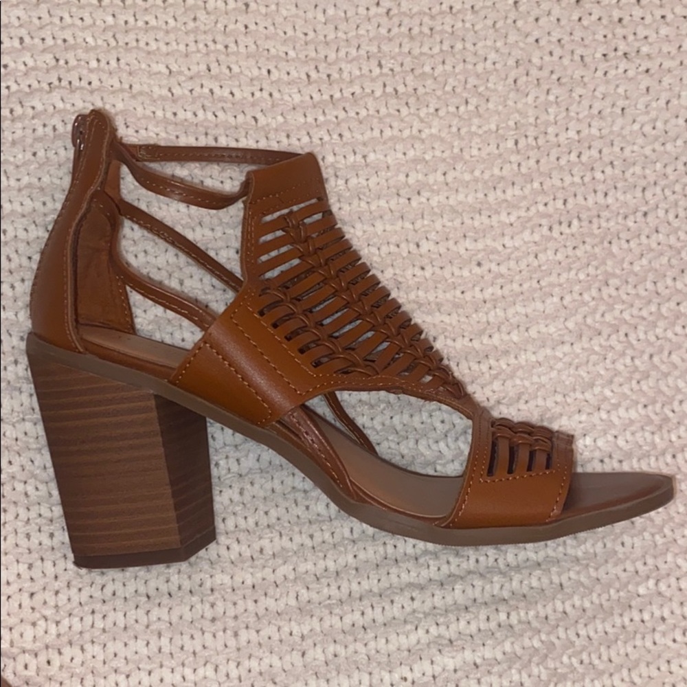 Target heels - Picture 1 of 3